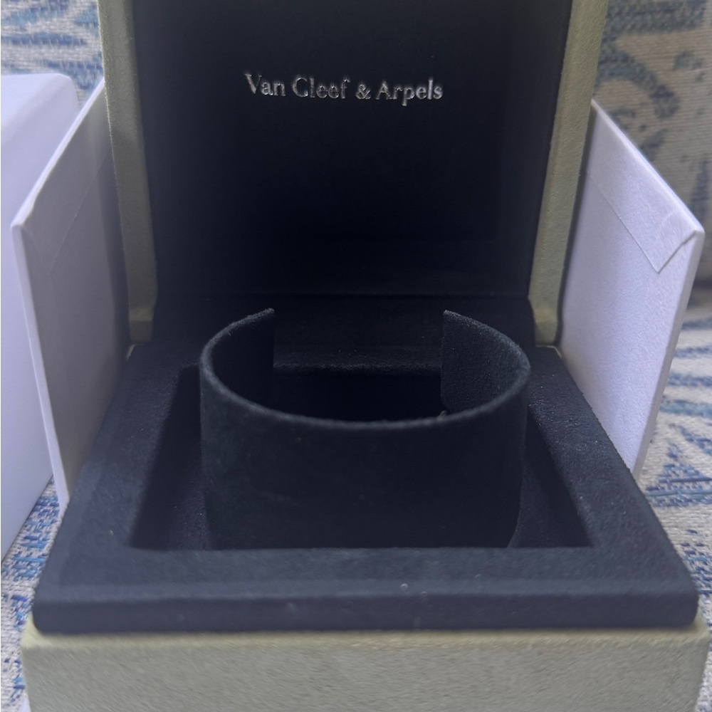Authentic Van Cleef & Arpels Bracelet Box - image 1